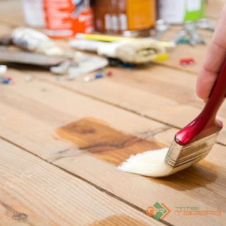 Faça você mesmo: Manutenção e aplicação de verniz para madeira 